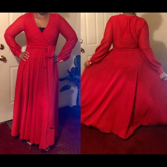 Red Accented Maxi - Picture 1 of 1